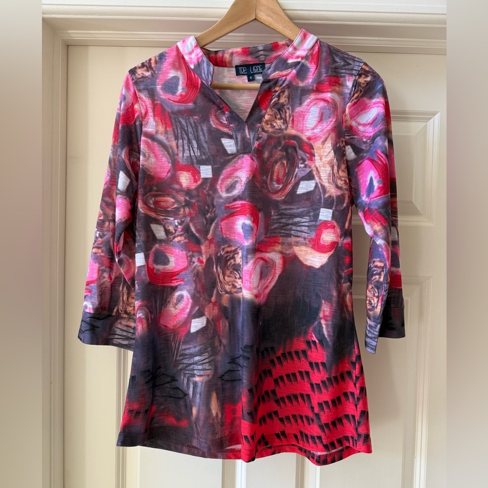 Gorgeous NWOT Evelyn & Arthur Top Ligne Watercolor V neck 3/4 sleeve Tunic shirt